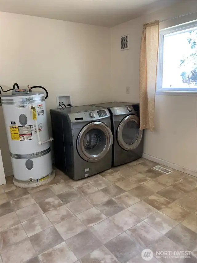 Utility / Craft room