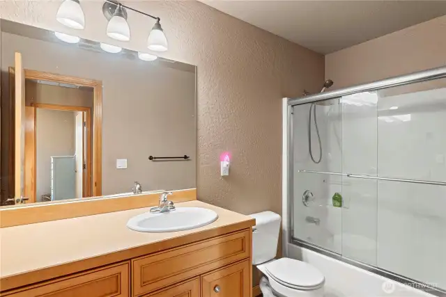 Upper Full Bath