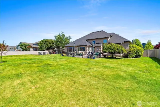 Nice fenched large backyard with built in gas fire pit on