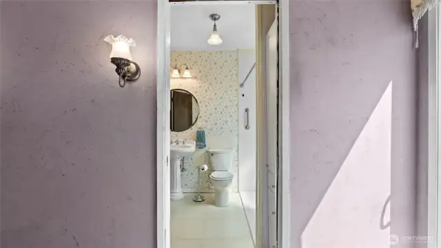 Bedroom --> Bathroom