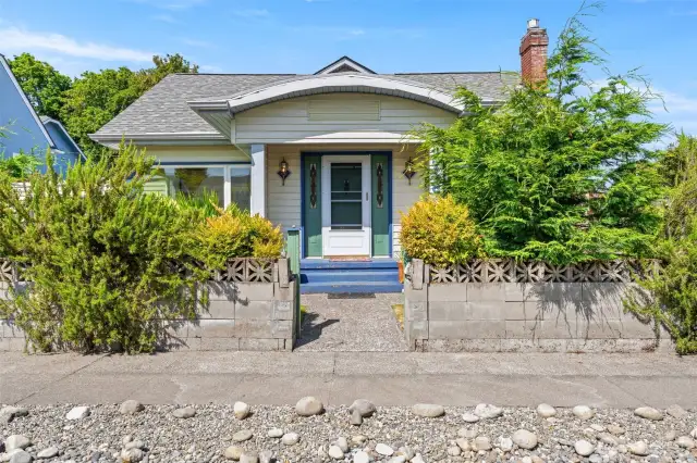 2718 N Alder