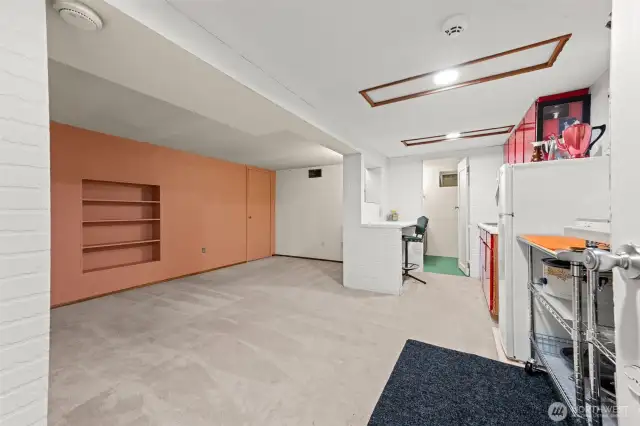 Lower bonus room
