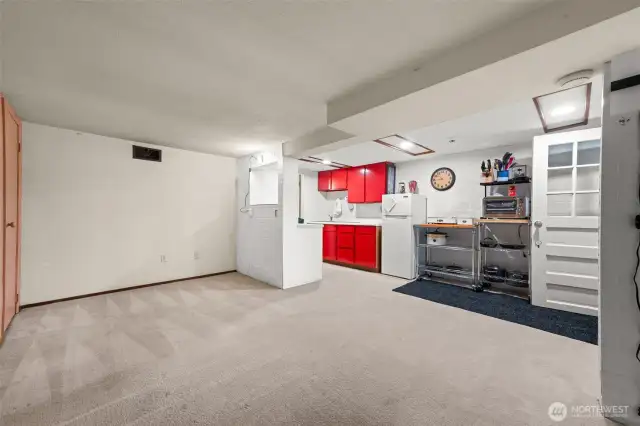 Lower kitchen