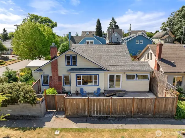 Side yard N 28th St