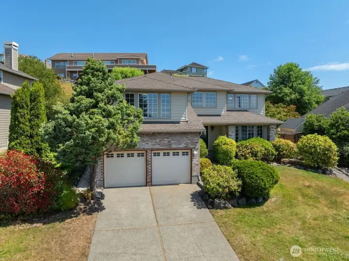 Enjoy peek-a-boo views of the Puget Sound and Tacoma Dome from this stylishly updated retreat. The light-filled interior features brand-new quartz countertops, stainless steel appliances, fresh paint, new vinyl flooring, and plush carpet throughout.