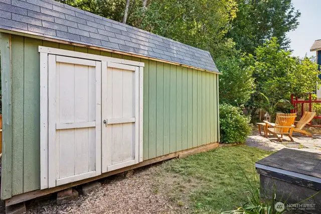 This 10 x 16 shed is the perfect size to tuck away all your tools, gear, and storage.