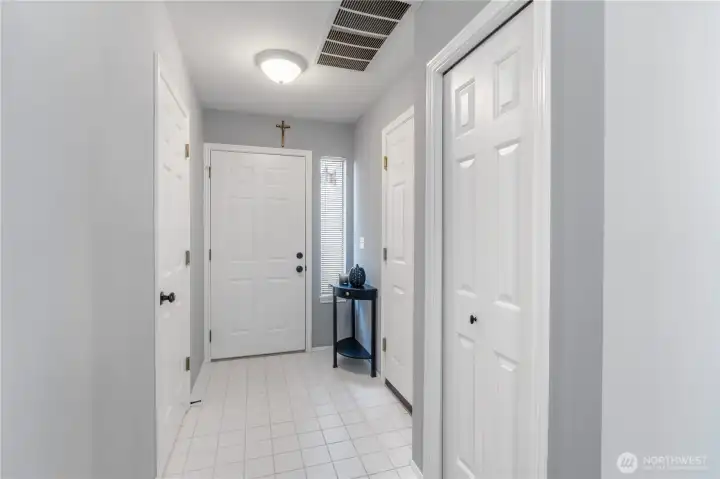 Light and welcoming entry
