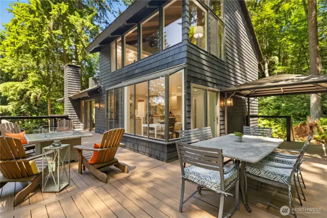 Beautiful Trex Deck Wraps Around The Home