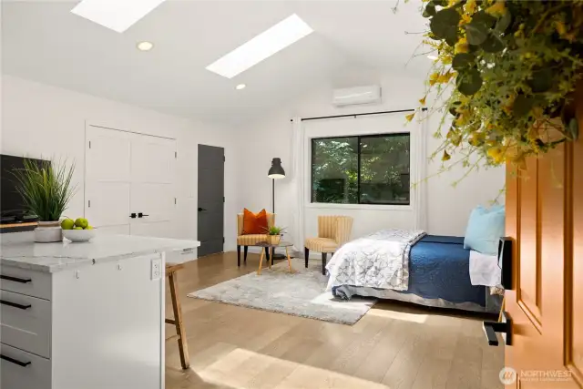 Detached ADU With Bedroom, Kitchen & Bathroom.