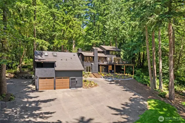 Large Two Car Garage With Workspace & Car Lift