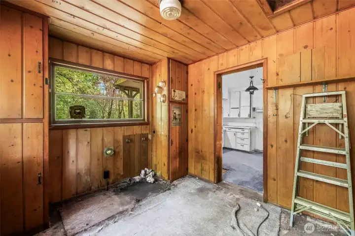 Utility room with washer & dryer hook ups, just off the kitchen.