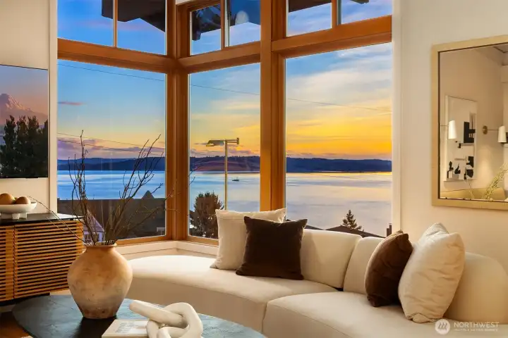 Comfort & relaxation... private conversations or peaceful reading area.