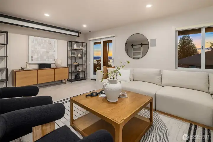 The ground level enjoys a similar flow as the one upstairs with its direct access to the outdoors (rare for a Mid-Century home).