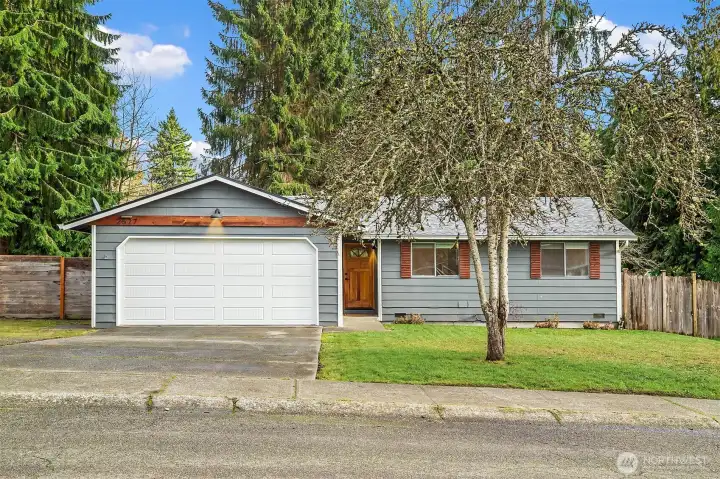 Welcome to this 3-bedroom, 2-bathroom rambler ideally located near several schools, downtown Lake Stevens, the Centennial Trail, & everyday amenities!