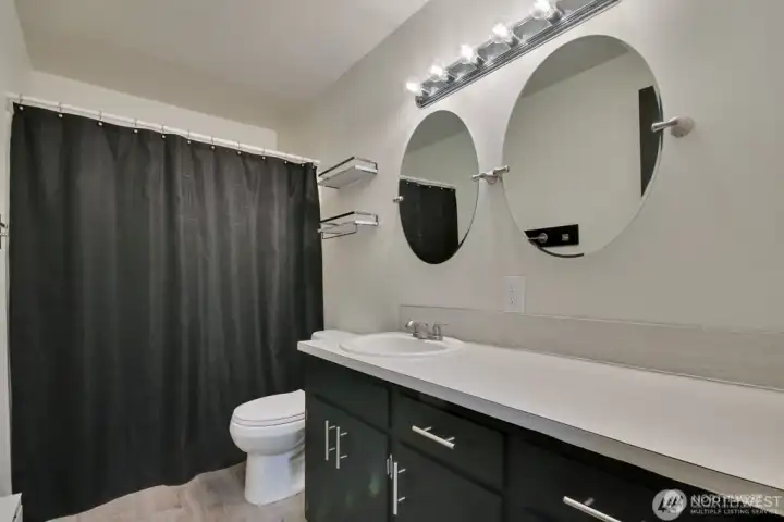 3203 BathroomPhoto was taken when vacant