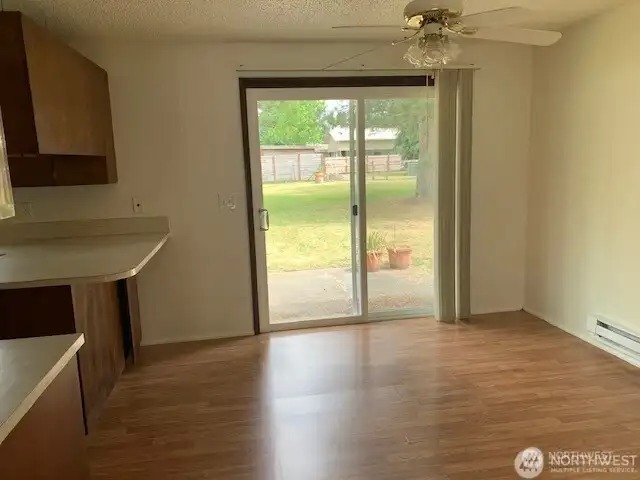 3201 Dining Area-Photo was taken when vacant