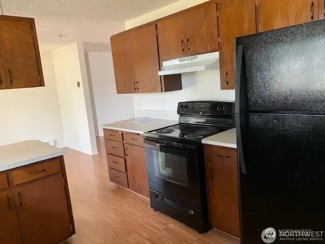 3201 Kitchen-Photo was taken when unit was vacant