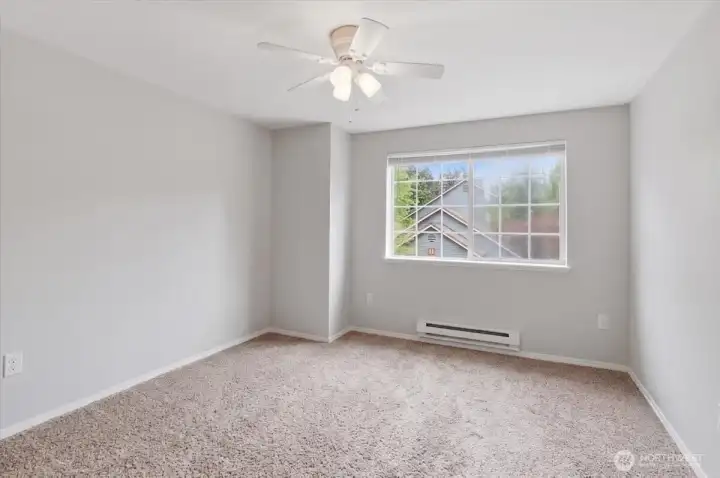 AI of bedroom w/no furniture