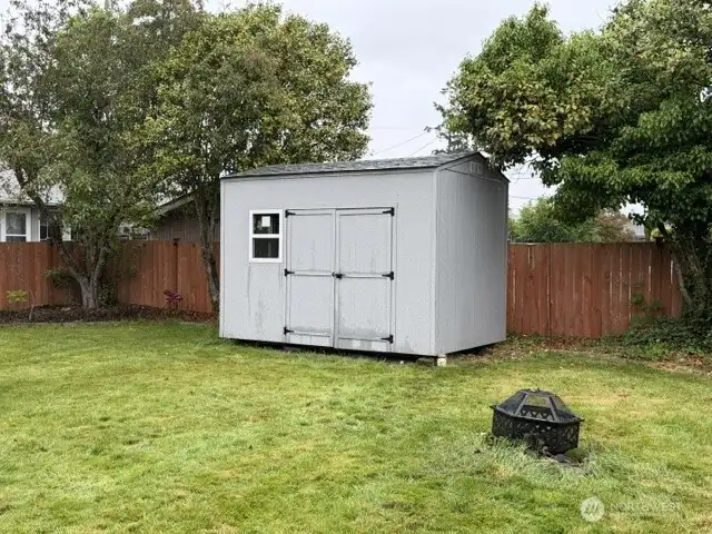 The 2nd (of 3) outbuildings. This one is 8 x 12 feet (96 sq ft) The 2nd (of 3) outbuildings. This one is 8 x 12 feet (96 sq ft)