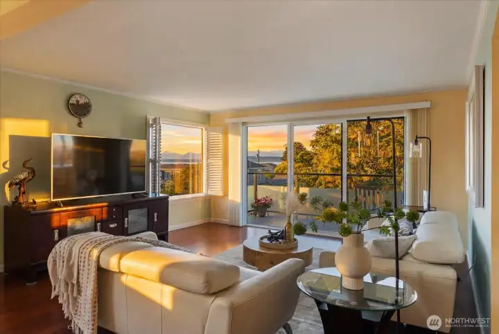Lovely open concept living area with views. Lovely open concept living area with views.