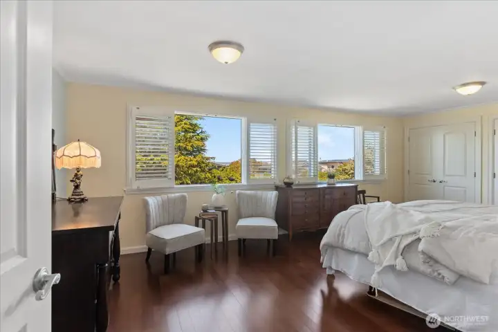 Spacious Primary bedroom with sitting area to enjoy the views. Spacious Primary bedroom with sitting area to enjoy the views.