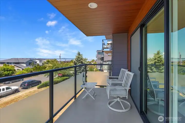 Deck for taking in the views and dramatic sunsets. Deck for taking in the views and dramatic sunsets.