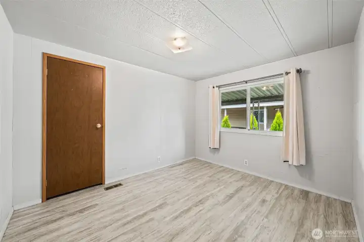 Secondary bedroom. Secondary bedroom.