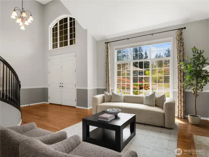 Framed by beautiful outdoor views, this elegant space offers an effortless blend of openness, comfort, and classic design. Framed by beautiful outdoor views, this elegant space offers an effortless blend of openness, comfort, and classic design.