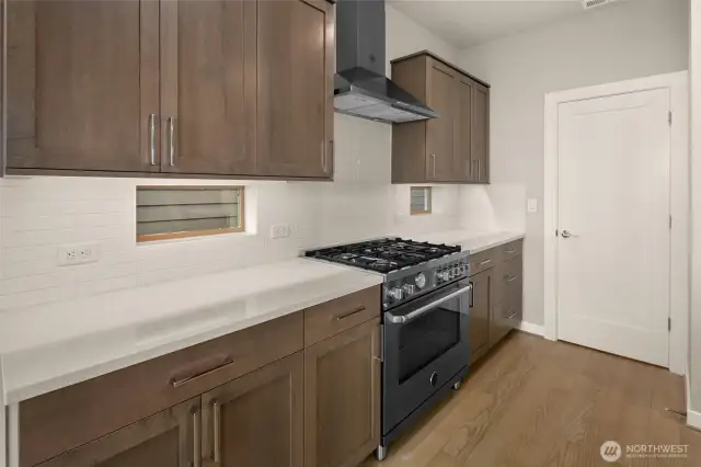 Interior finishes may vary. See site agent for details.