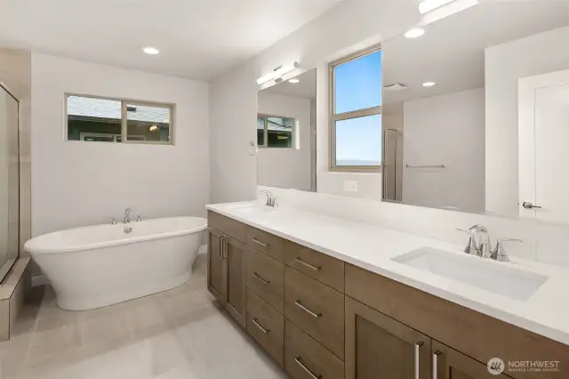 Interior finishes may vary. See site agent for details.