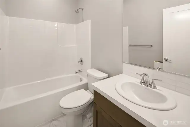 Interior finishes may vary. See site agent for details.