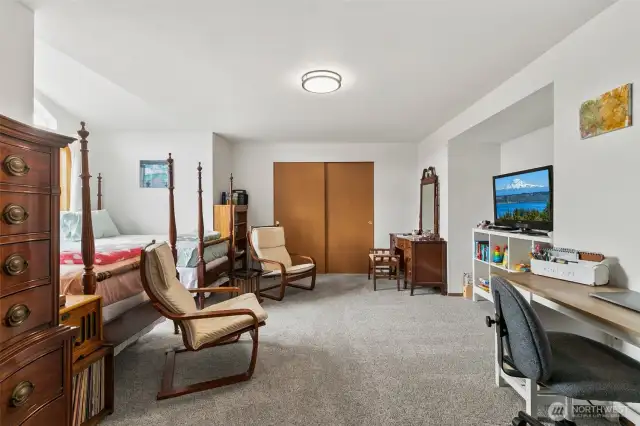 A Guest Bdrm the Size of a BIG Bonus Rm!