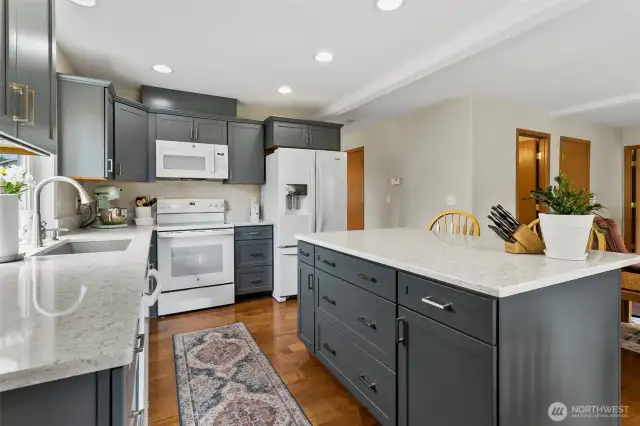 LOOK at this STUNNING New Kitchen!