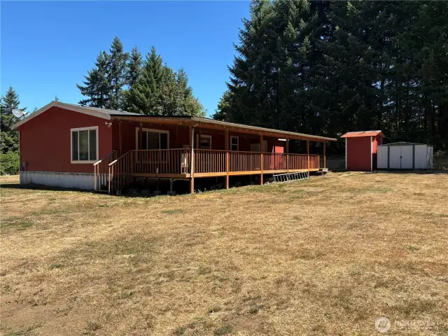 Large back covered deck.