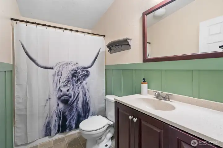 Main Bath. Shower curtain will go with the seller.