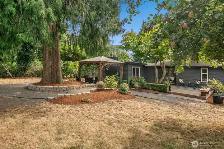 Professionally landscaped lot, 10,625 square feet.