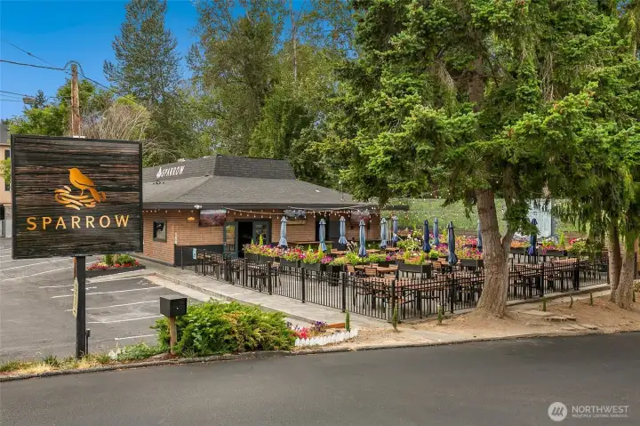 Just minutes away from Juanita Beach Park, and all your favorite restaurants in the Village.