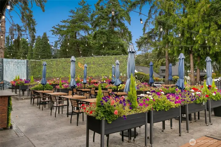 Just minutes away from Juanita Beach Park, and all your favorite restaurants in the Village.