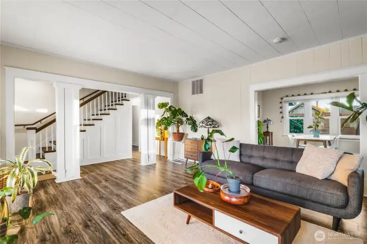 Look at those column arches !