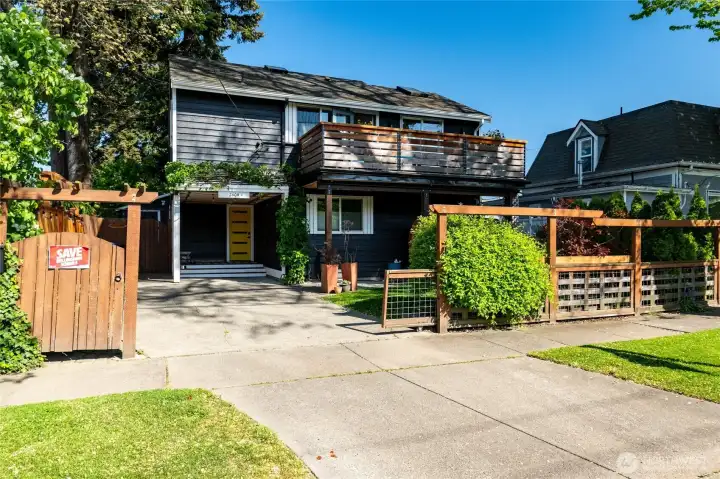 This 2 bed, 2 bath home is fully fenced including a gated driveway, perfect for your furry friends and vehicles.