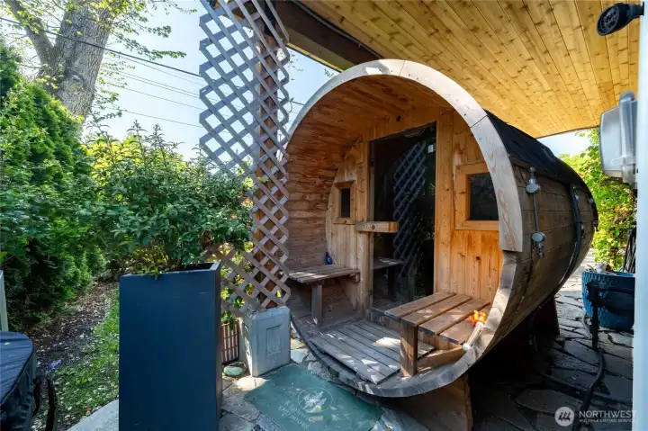 There's even a sauna tucked under the deck.