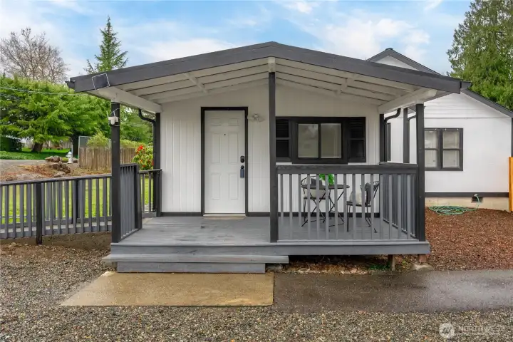 Side entrance with wheelchair ramp