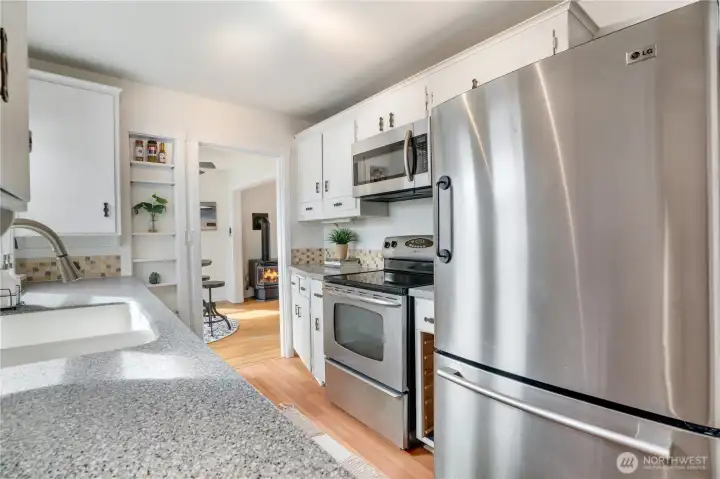 All appliances are included—fridge, oven, microwave, dishwasher, and garbage disposal—making move-in simple.