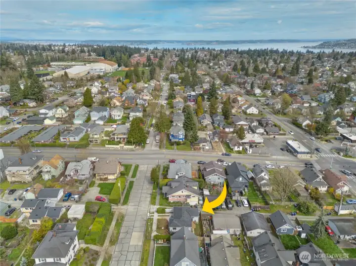 Enjoy the balance of neighborhood feel and urban convenience—just steps from 6th Ave and a short stroll to the University of Puget Sound and the Proctor District.