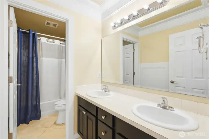 Main floor shared full bath