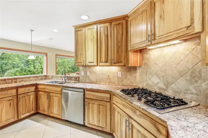 Large kitchen feels brand new!