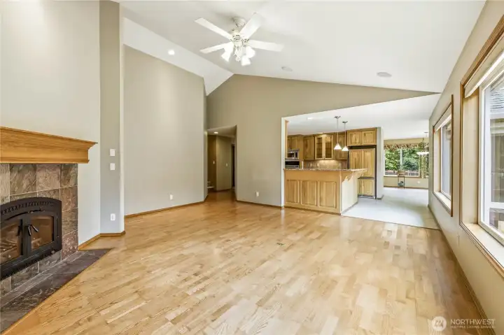 Looking back to the kitchen, unstaged