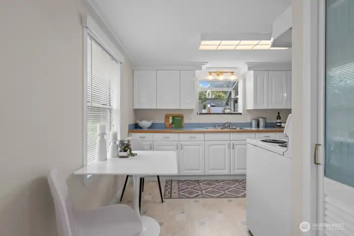 kitchen eating area