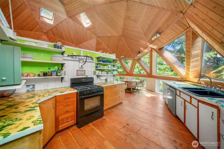 Custom kitchen with windows facing the views and the inlet Custom kitchen with windows facing the views and the inlet