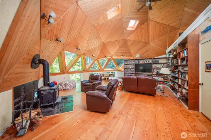 Cozy wood burning fireplace and also with energy efficient mini-splits with AC for the summer too! Cozy wood burning fireplace and also with energy efficient mini-splits with AC for the summer too!